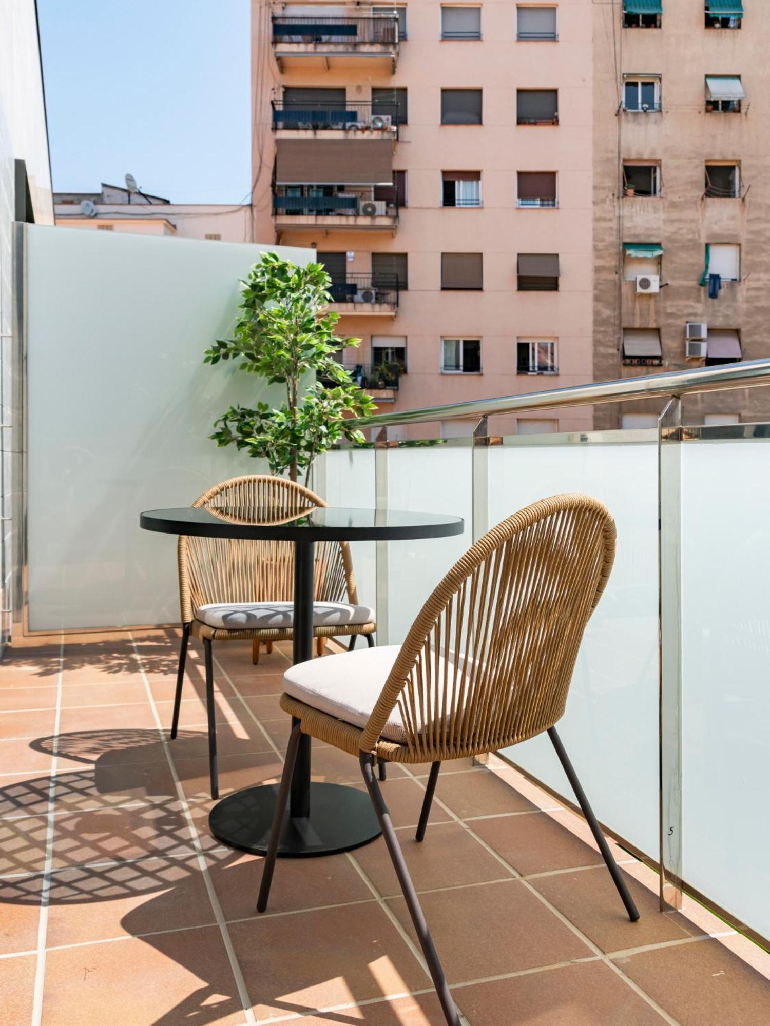 Limehome Barcelona Carrer De Besalu 82 Exterior photo