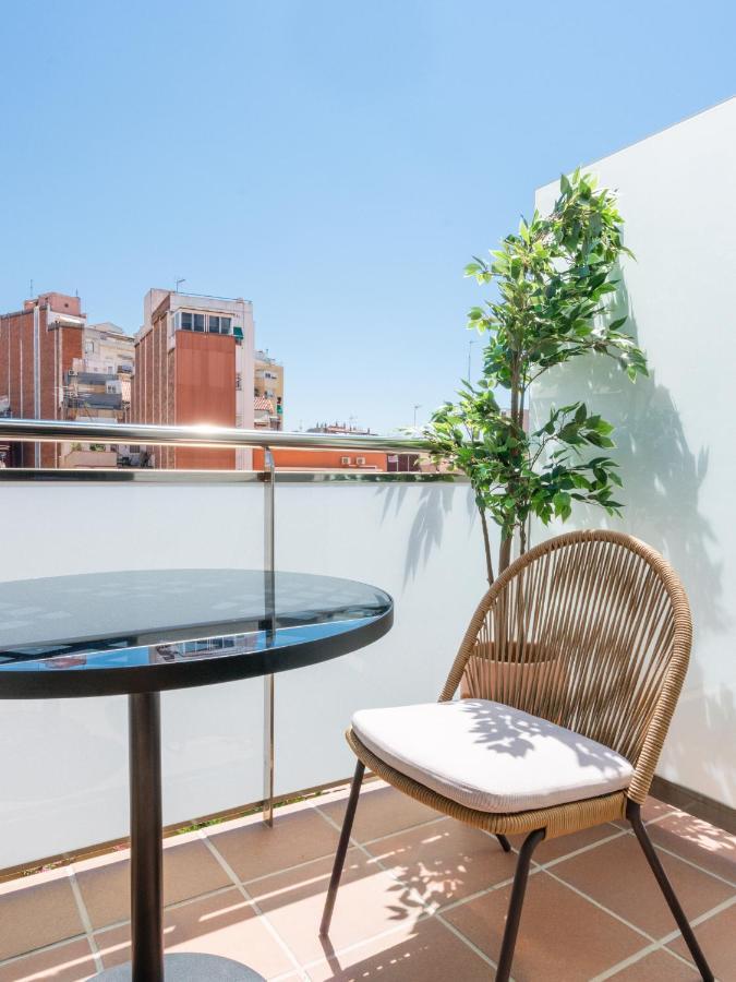 Limehome Barcelona Carrer De Besalu 82 Exterior photo